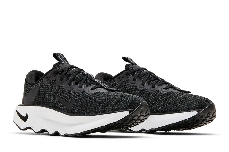 wmns-motiva-black-white-dv1238-001_07