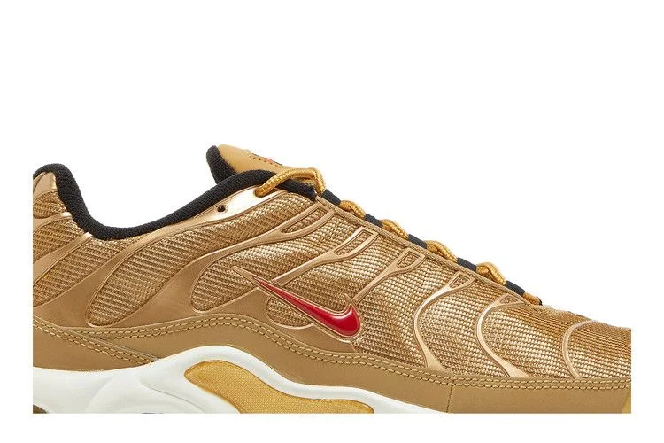 Кроссовки Nike Wmns Air Max Plus QS 'Metallic Gold'