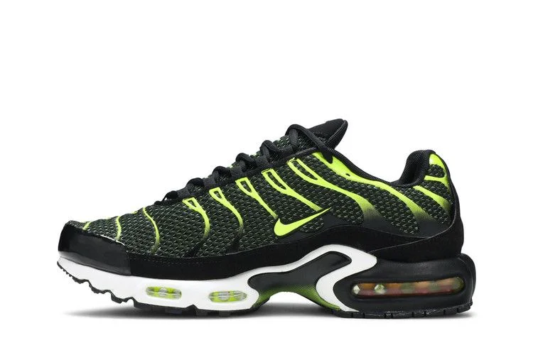 Krossovki-Nike-Air-Max-Plus-Black-Volt-2