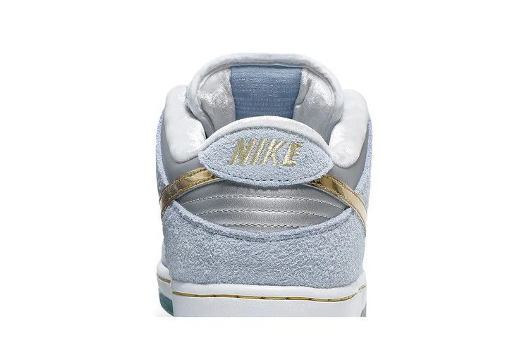 Krossovki-Sean-Cliver-x-Nike-Dunk-Low-SB-Holiday-Special-6