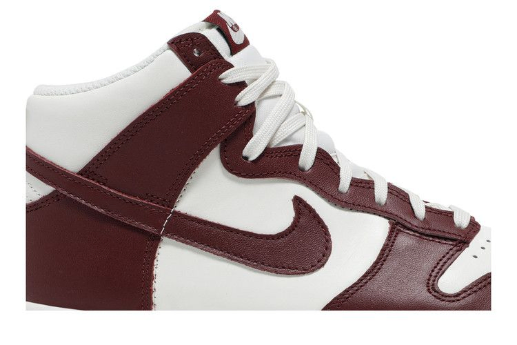 Кроссовки Nike Wmns Dunk High 'Team Red'