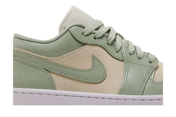 Кроссовки Wmns Air Jordan 1 Low SE 'Seafoam Sail'