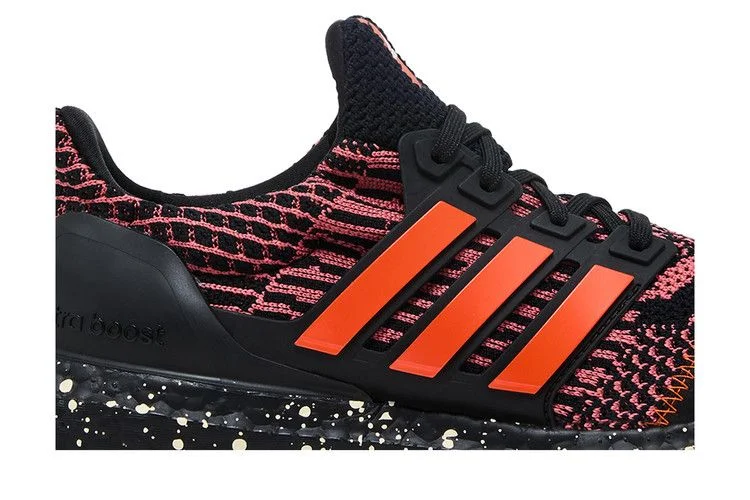 Krossovki-adidas-Wmns-UltraBoost-5.0-DNA-Black-Wonder-Red-Speckled-1