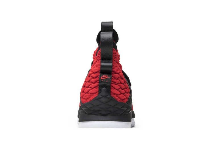 Кроссовки Nike LeBron 15 'Red Diamond Turf' PE
