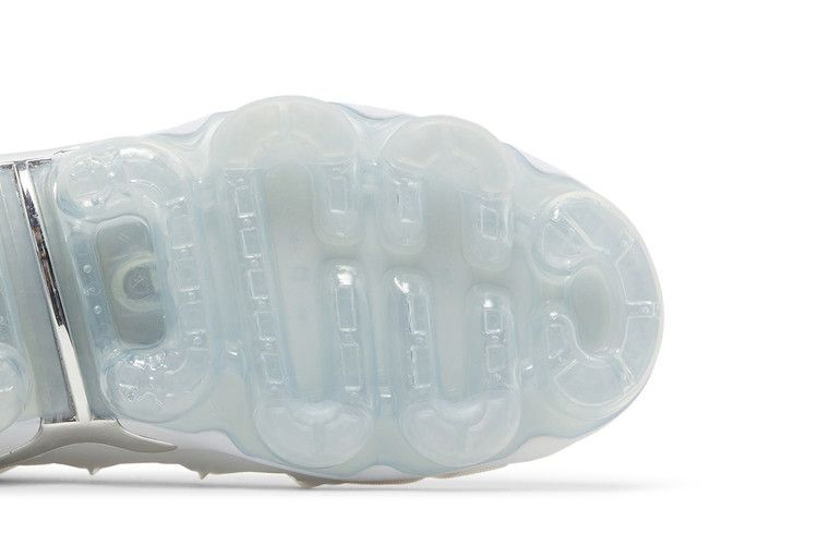 wmns-air-vapormax-plus-white-metallic-silver-fq8895-100_04
