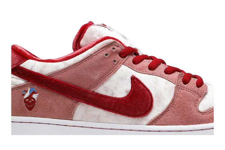 Кроссовки StrangeLove x Nike Dunk Low SB 'Valentine's Day' Special Box