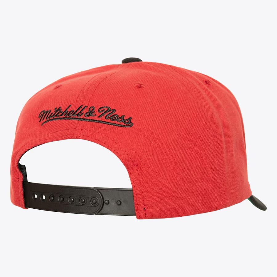 Бейсболка Mitchell & Ness Red Chicago Blackhawks Boom Text Pro Snapback Hat