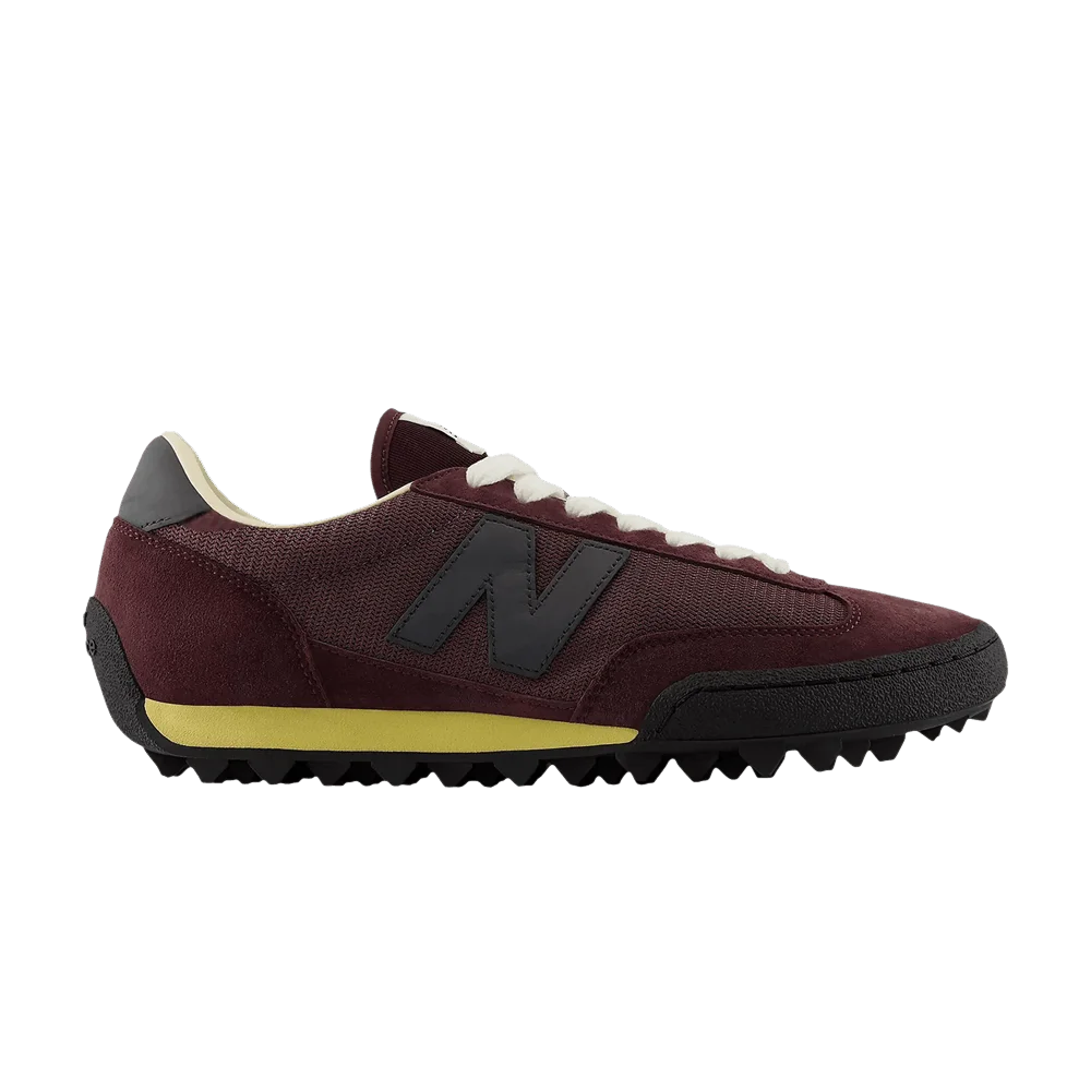 Krossovki-New-Balance-Gator-Run-Cherry-Leather