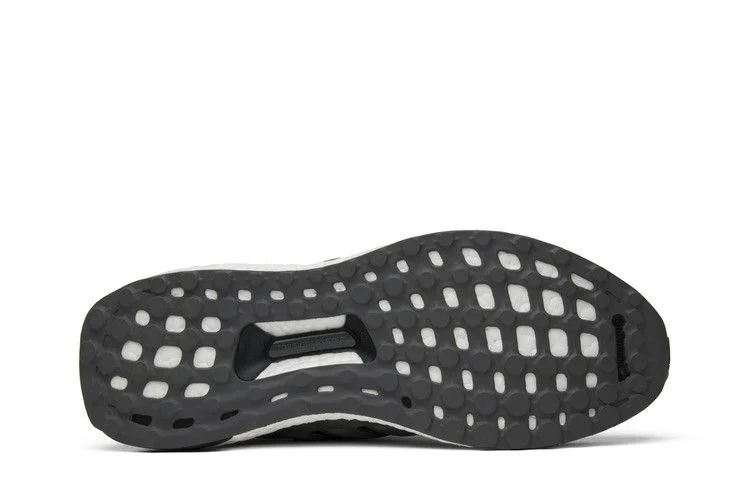 Krossovki-Highsnobiety-x-adidas-UltraBoost-1.0-HIGHSNOB-3