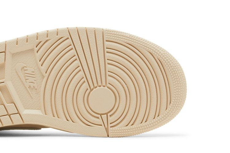 Кроссовки Wmns Air Jordan 1 Mid 'Legend Light Brown'