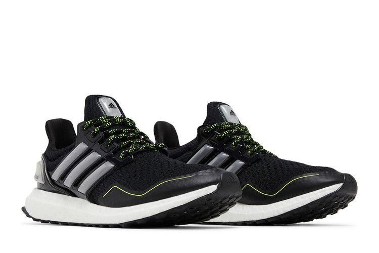wmns-ultraboost-1-0-black-team-solar-yellow-id1749_07