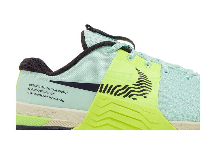 metcon-8-mint-foam-volt-do9328-300_01