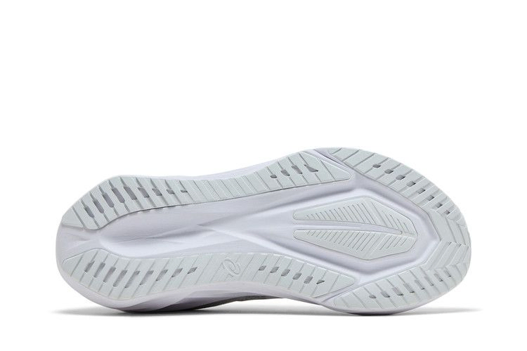 novablast-5-white-piedmont-grey-1011b974-100_03