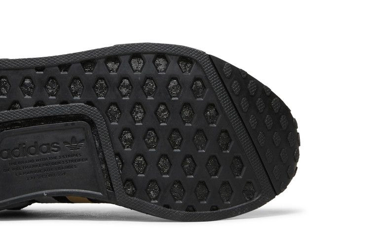 Кроссовки Adidas NMD_R1 'Black Gold Metallic'
