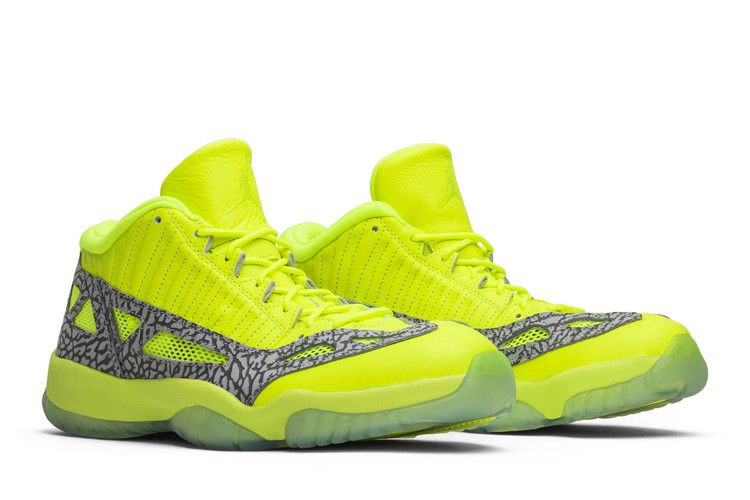 air-jordan-11-retro-low-ie-volt-919712-700_07