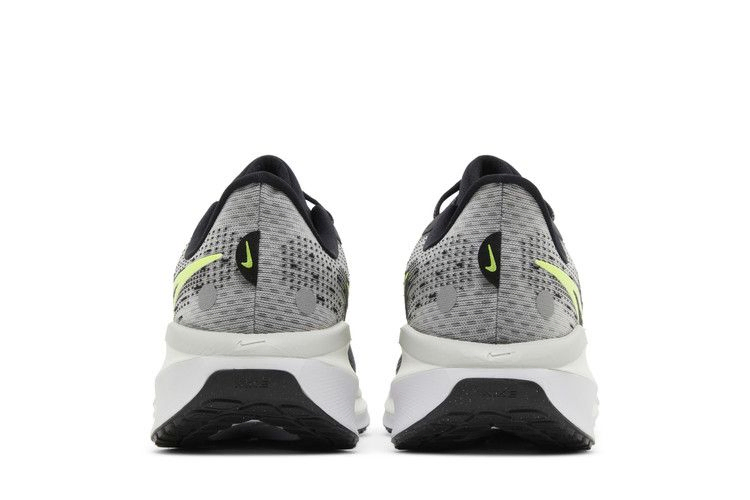 Кроссовки Nike Vomero 17 'Black Volt'