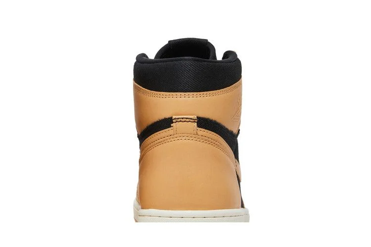 Кроссовки Air Jordan 1 Retro High OG 'Heirloom'
