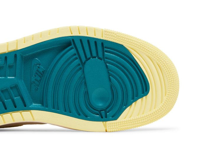 Кроссовки Wmns Air Jordan 1 High Zoom Comfort 2 'Citron Tint'
