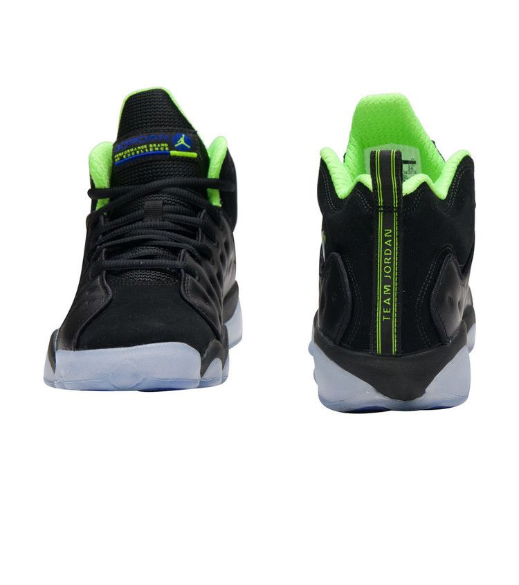 jordan-jumpman-team-2-premium-bg-861435-012_02