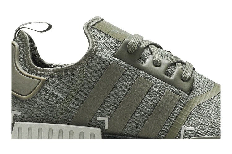 nmd_r1-legacy-green-black-fv3909_01