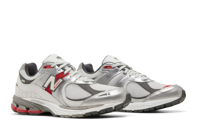 Krossovki-New-Balance-2002R-Silver-Metallic-Team-Red-7