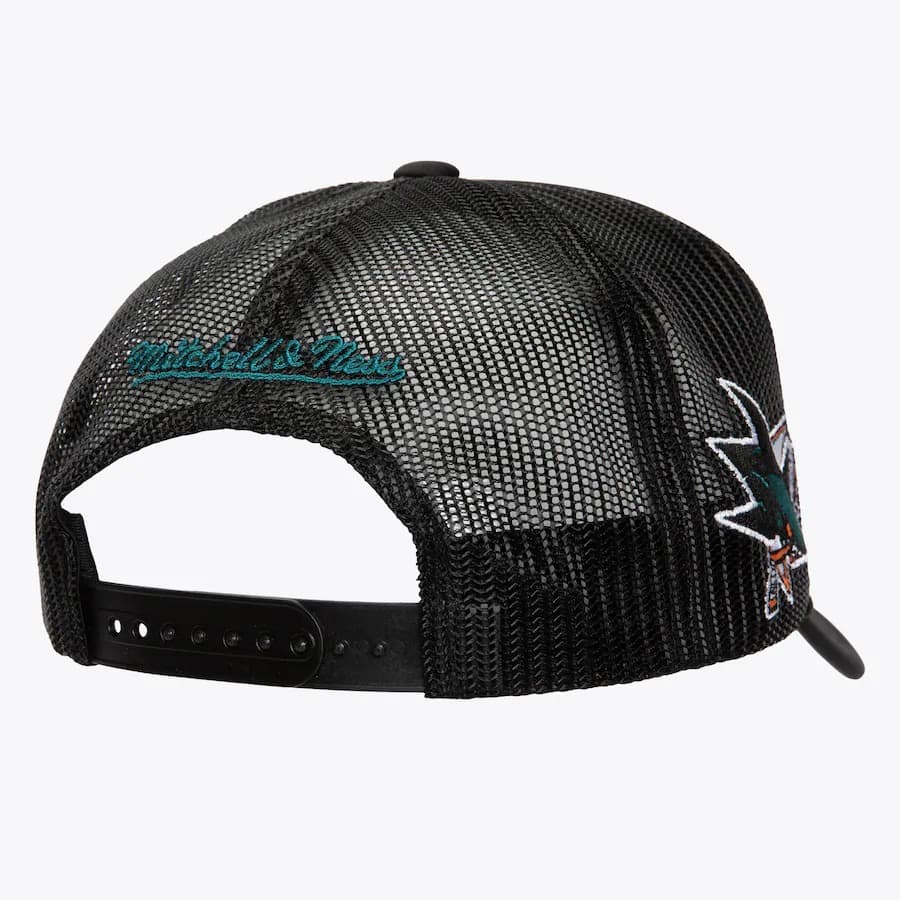 Бейсболка Mitchell & Ness Black San Jose Sharks Script Trucker Adjustable Hat