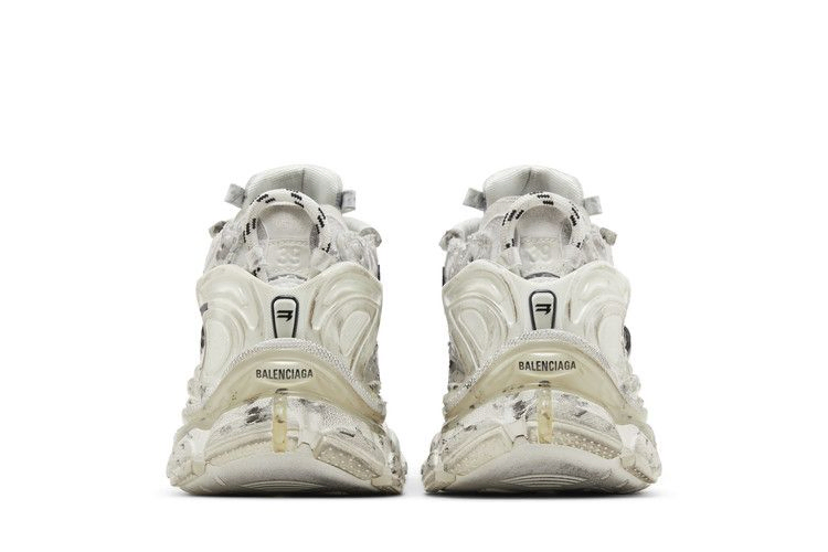 balenciaga-wmns-runner-sneaker-graffiti-white-black-772767-w3rbq-9010_05