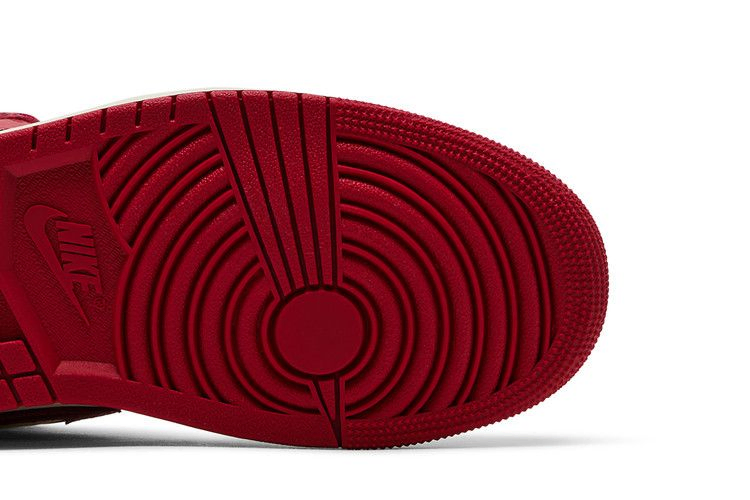 Кроссовки Wmns Air Jordan 1 Mid 'Valentine's Day 2025'
