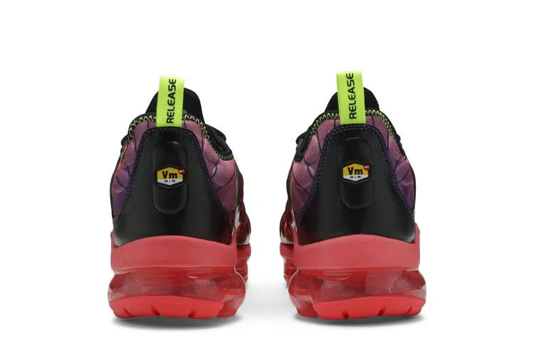 Кроссовки Nike Air VaporMax Plus 'Laser Crimson'