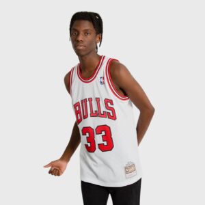 1997-1998-Chicago-Bulls-Scottie-Pippen-33-Swingman-Hardwood-Classic-White-Jersey-1-300x300