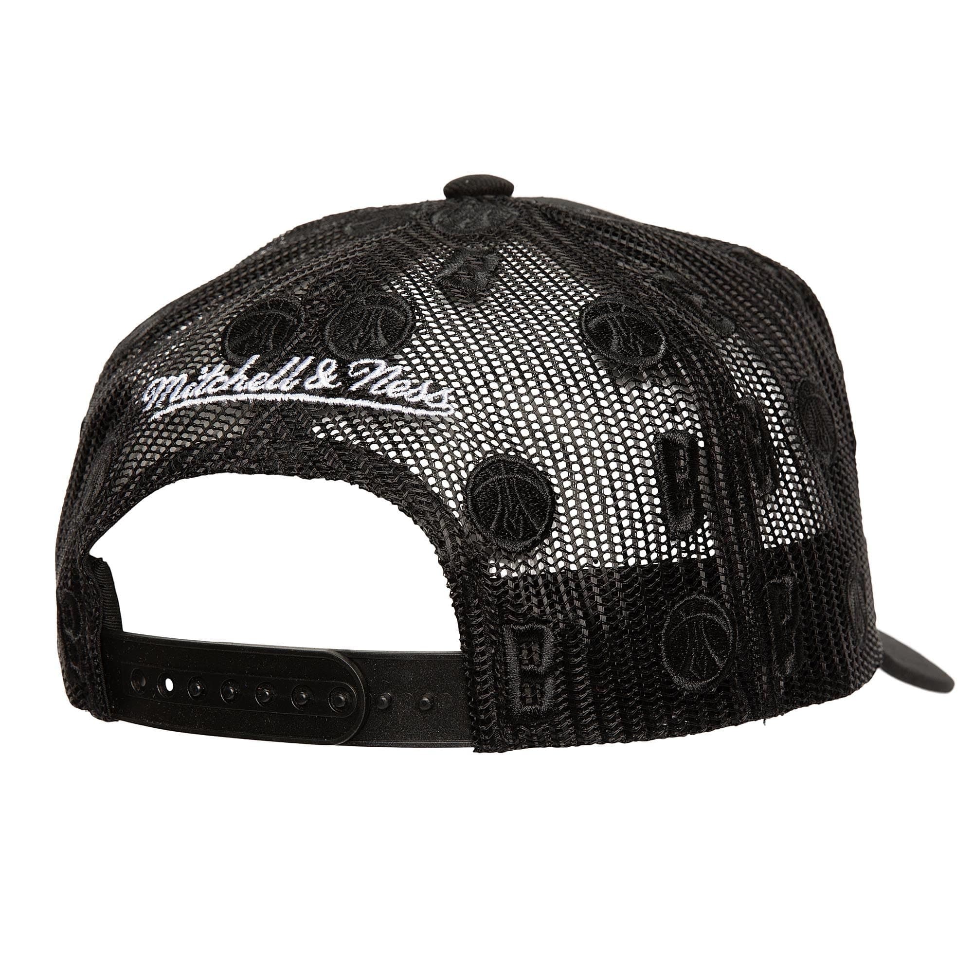 Бейсболка Mitchell & Ness Monogram Trucker Milwaukee Bucks Hat