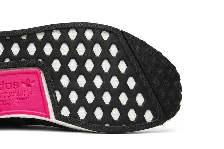 Krossovki-Adidas-Wmns-NMD_R1-Primeknit-Shock-Pink-4