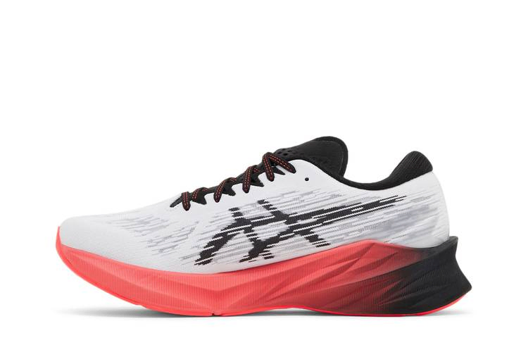 novablast-3-white-black-electric-red-1011b458-104_02
