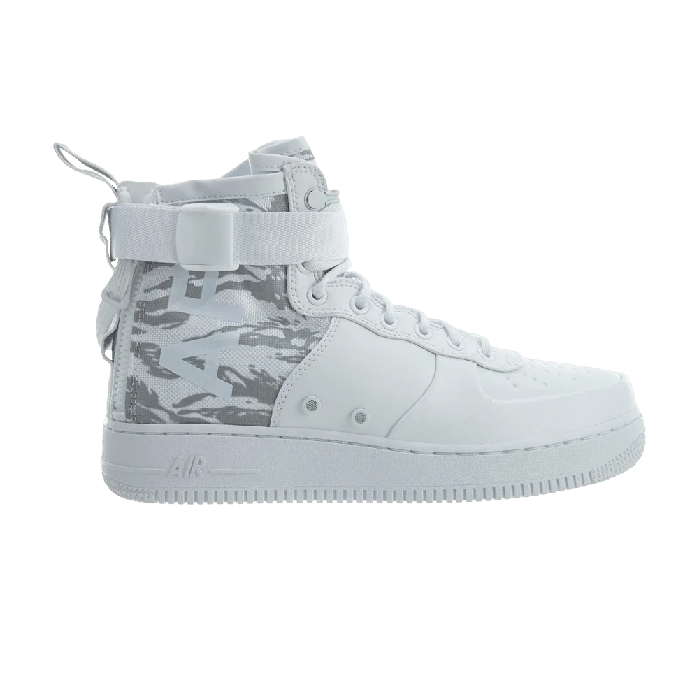 Krossovki-Nike-SF-Air-Force-1-Mid-Winter-Camo