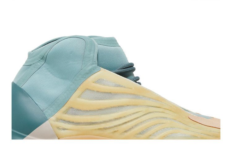 yeezy-quantum-hi-res-coral-hp6595_01