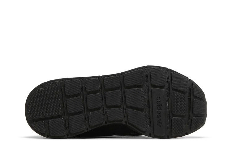 swift-run-x-j-triple-black-fy2153_03