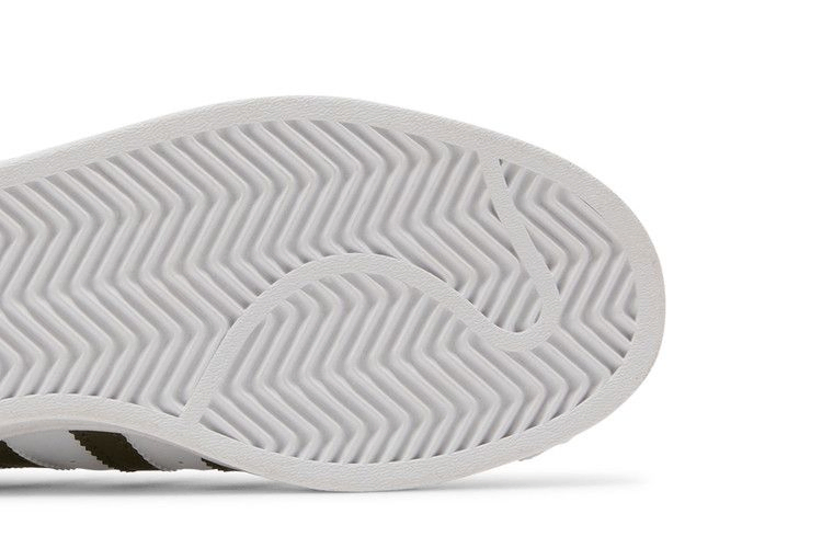 superstar-big-kid-white-camo-hq4287_04