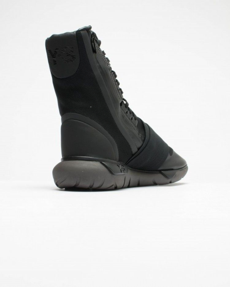y-3-qasa-boot-triple-black-by2629_03