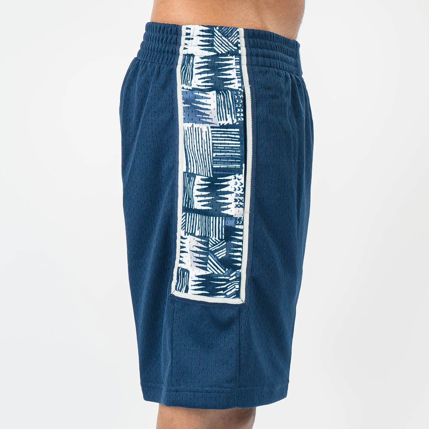 Mitchell-Ness-Georgetown-Hoyas-1995-96-Hardwood-Classics-Throwback-Swingman-NCAA-Shorts-3