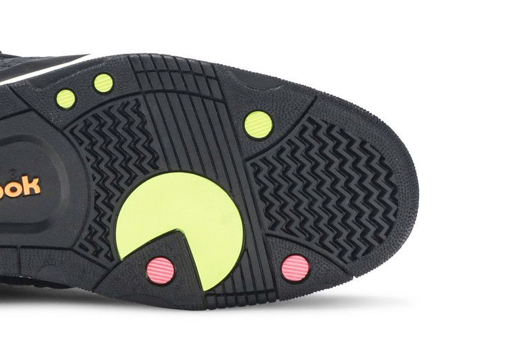 sneakersnstuff-x-pump-certified-blacklights-m44383_04