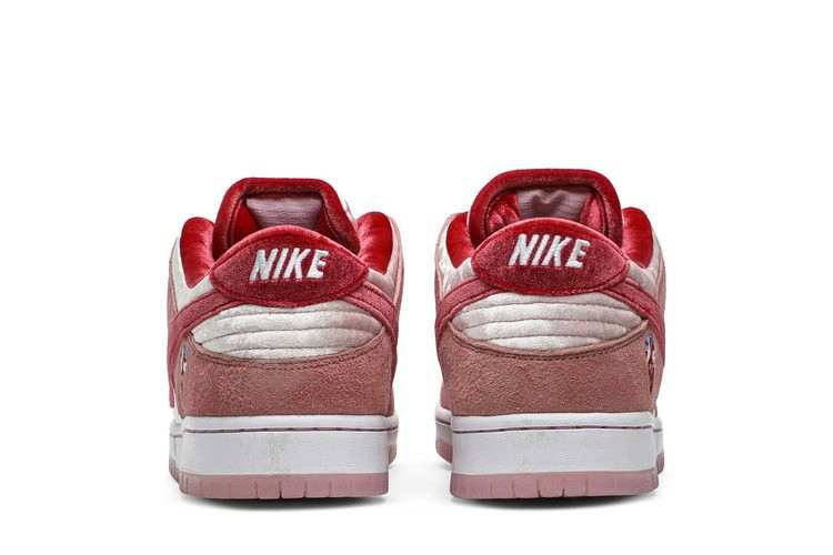 Кроссовки StrangeLove x Nike Dunk Low SB 'Valentine's Day' Special Box