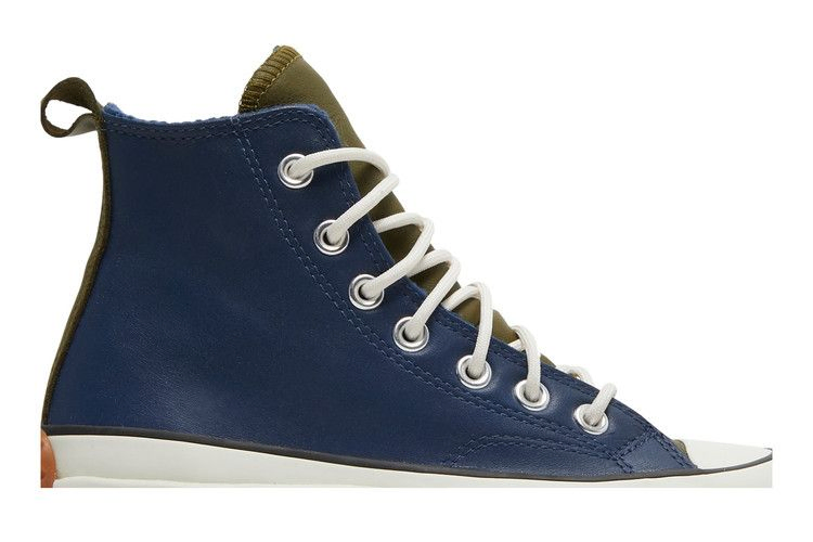 wmns-run-star-hike-high-navy-gum-568650c_01