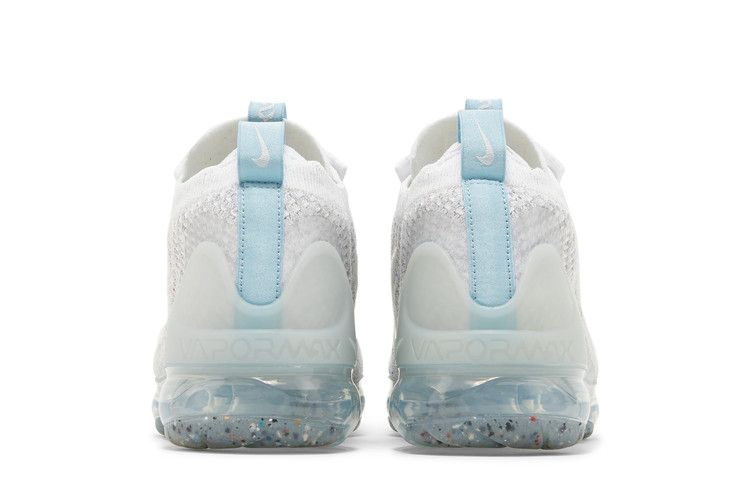 air-vapormax-2021-flyknit-gs-mismatched-swoosh-white-aura-db1550-102_05