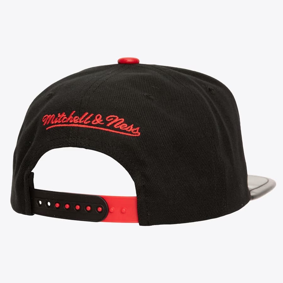 Бейсболка Mitchell & Ness Black Chicago Bulls Day 11 Snapback Hat