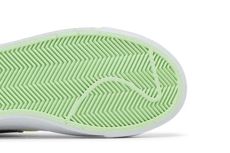 Krossovki-Nike-Blazer-Mid-77-SE-GS-Double-Swoosh-White-Vapor-Green-4