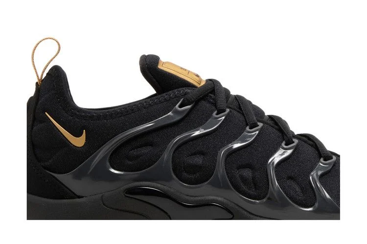 Кроссовки Nike Air VaporMax Plus 'Black Metallic Gold'