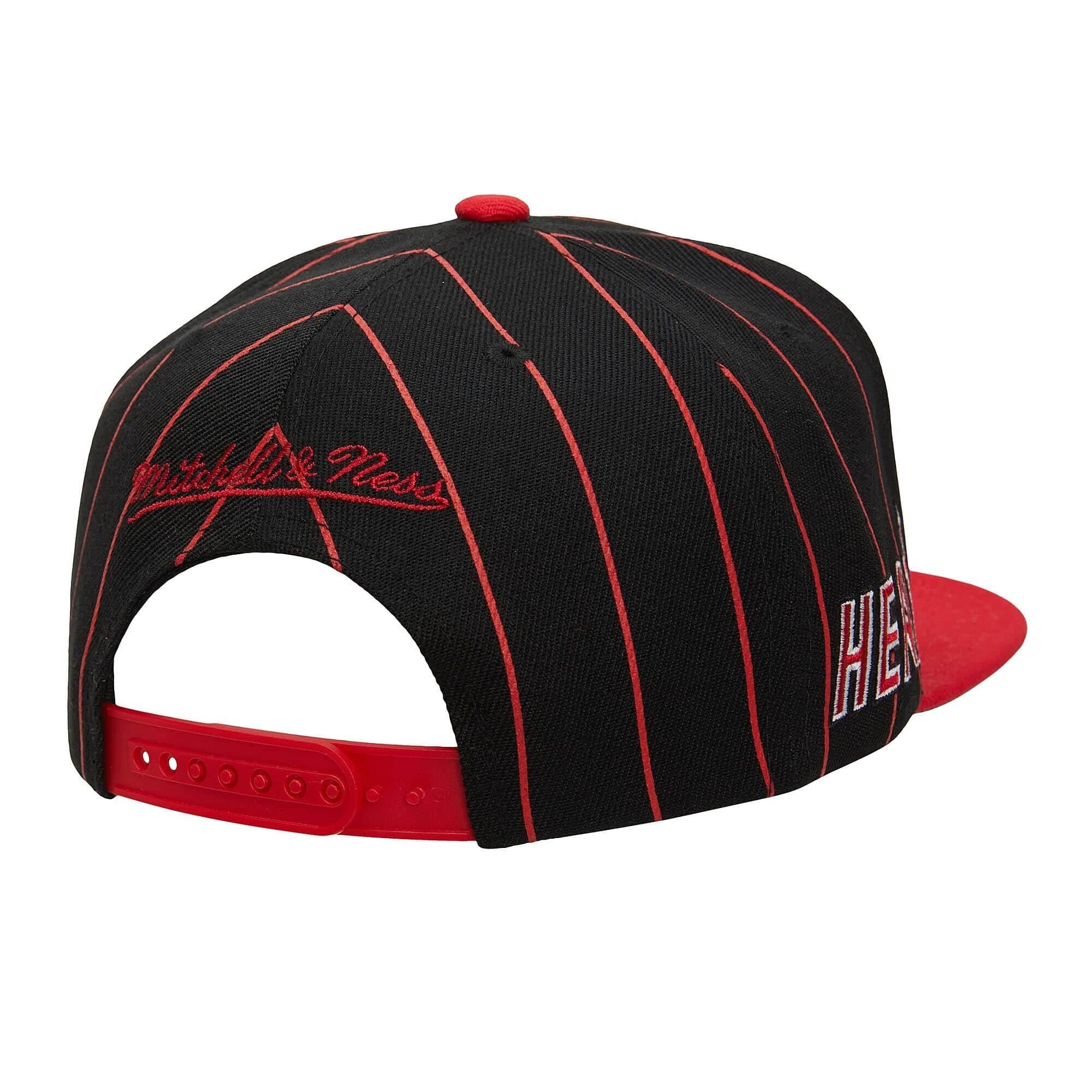 Mitchell-Ness-Team-Pin-Snapback-HWC-Miami-Heat-Hat-1