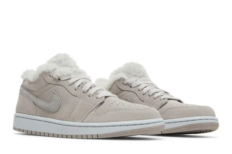 Krossovki-Wmns-Air-Jordan-1-Low-SE-Sherpa-Fleece-7