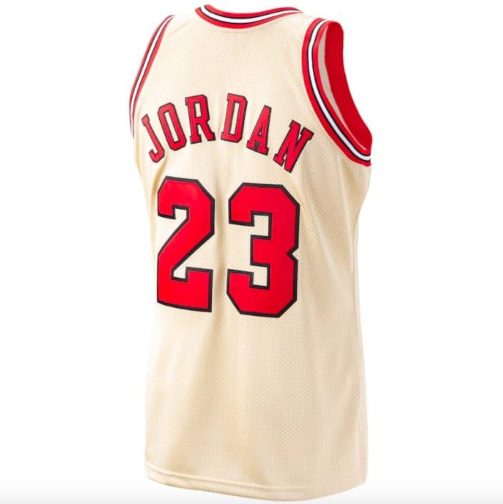 Баскетбольная джерси 1995-96 Chicago Bulls #23 Michael Jordan Mitchell & Ness Premium Gold Jersey