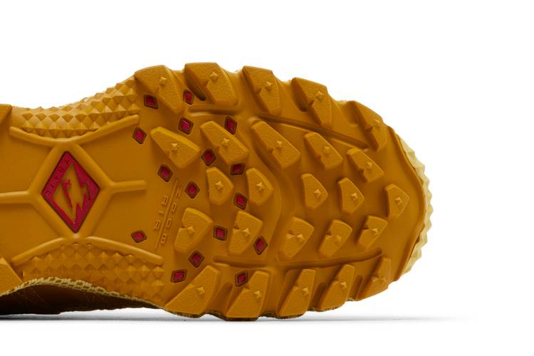 Кроссовки Nike Air Humara QS 'Buff Gold'